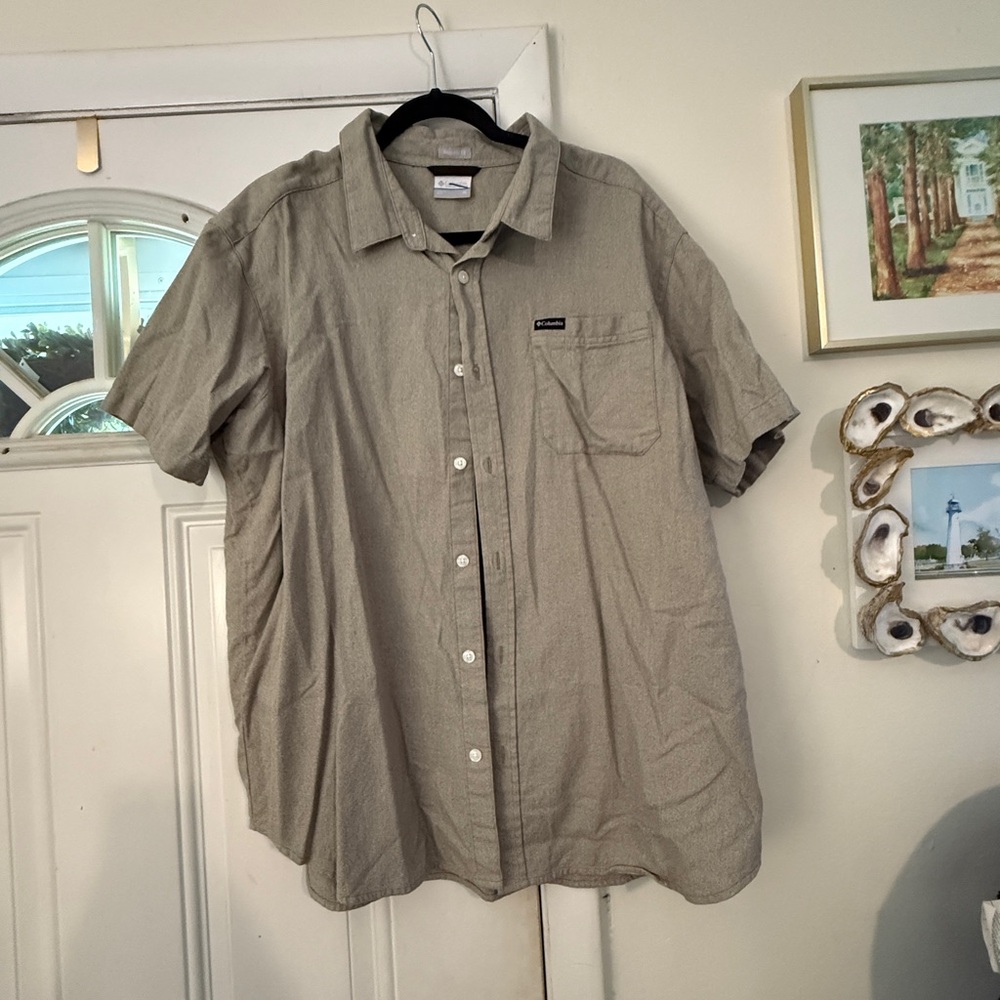 Columbia Men's Casual Beige Button Down Shirt